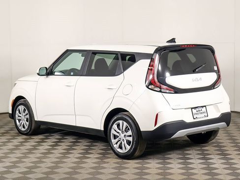 Used 2023 Kia Soul LX image 7