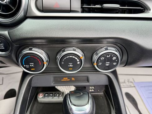 Used 2019 FIAT 124 Spider Classica w/ Technology Group image 12