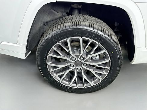 Used 2024 Jeep Grand Cherokee L Summit AWD/4WD image 38