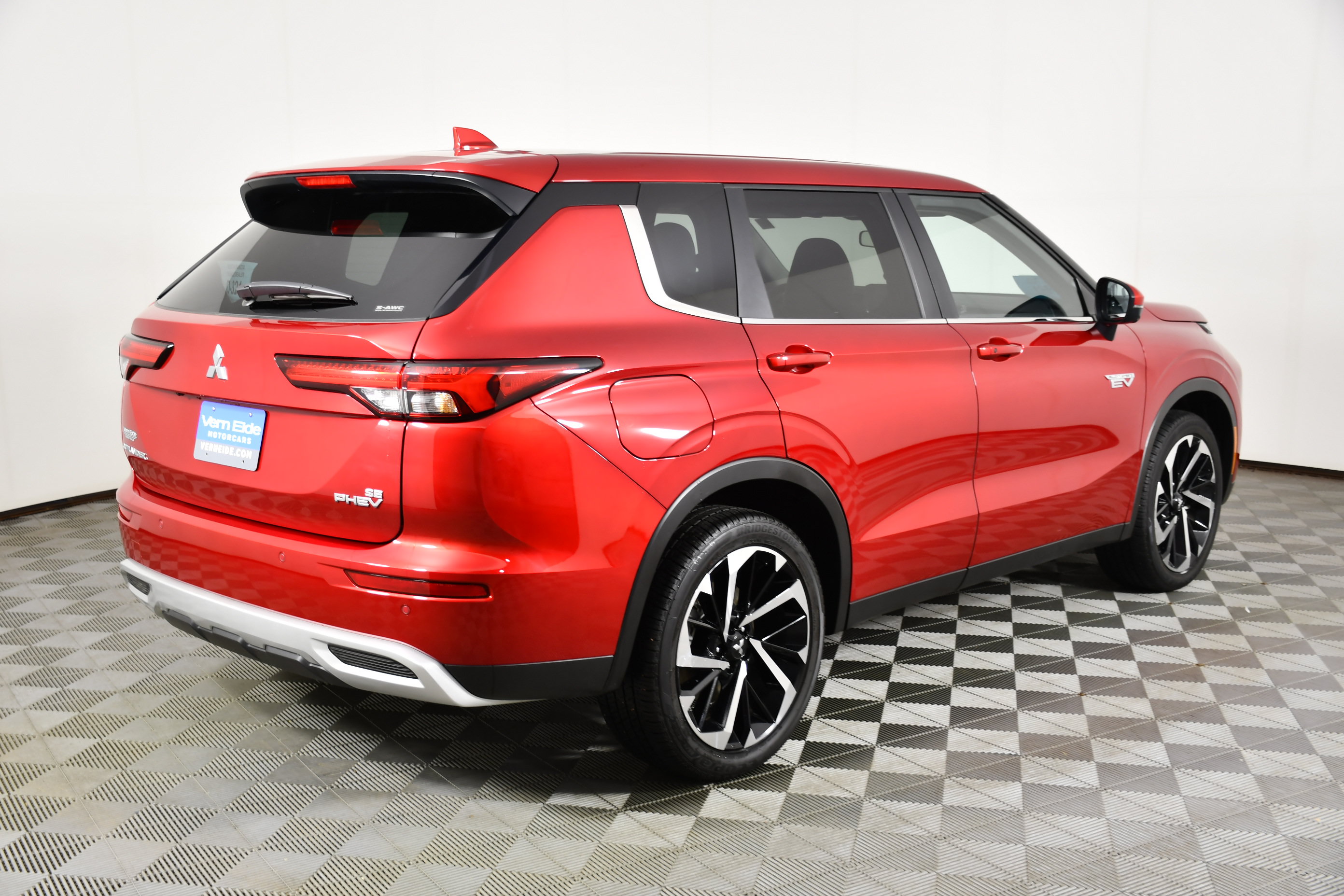 Used 2025 Mitsubishi Outlander SE AWD/4WD image 6