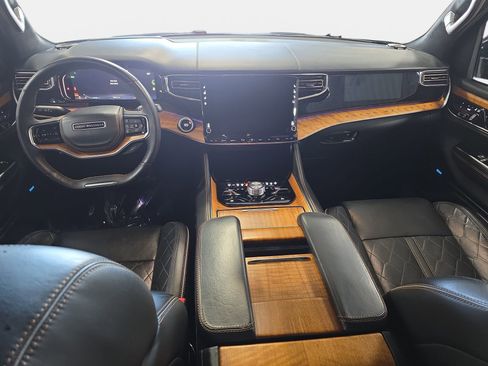 Used 2024 Jeep Grand Wagoneer L Series III image 9