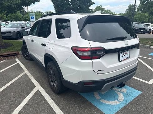Used 2023 Honda Pilot TrailSport image 3
