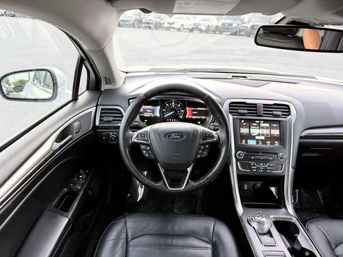 Used 2018 Ford Fusion SE w/ Equipment Group 602A image 25