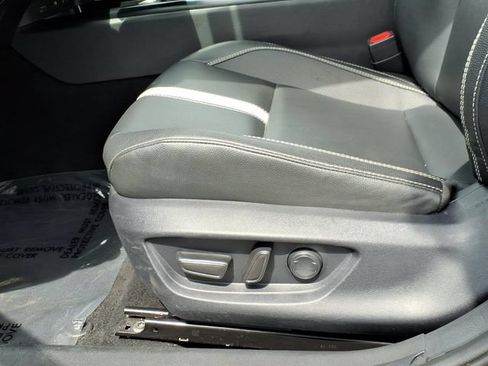 Used 2025 Toyota Camry SE FWD image 16