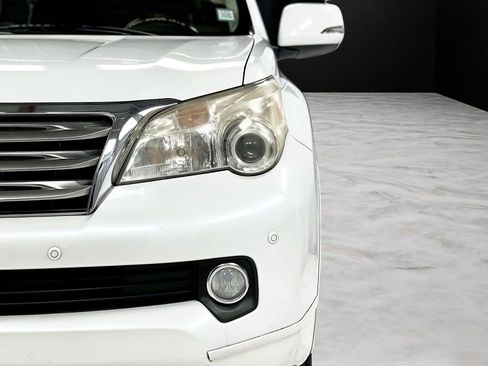 Used 2011 Lexus GX 460 w/ Comfort Plus Pkg image 9