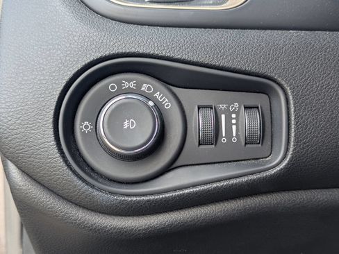 Used 2016 Jeep Renegade Limited AWD/4WD image 25