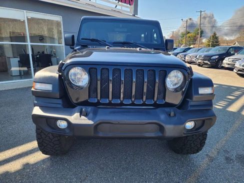 Used 2018 Jeep Wrangler Unlimited Sport S AWD/4WD image 2