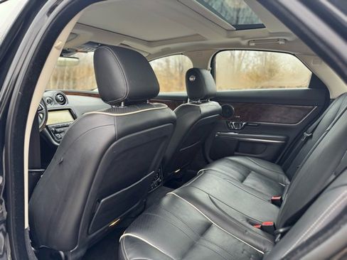 Used 2019 Jaguar XJ R-Sport image 12