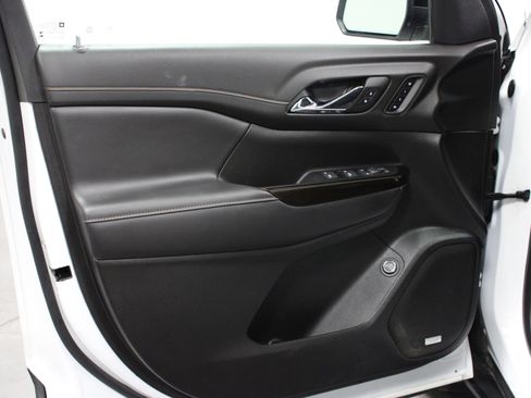 Used 2023 GMC Acadia AT4 w/ Preferred Package image 10