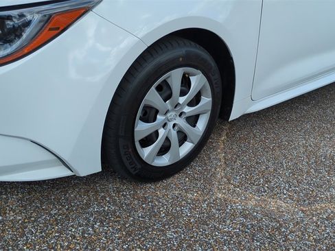 Used 2023 Toyota Corolla LE image 9