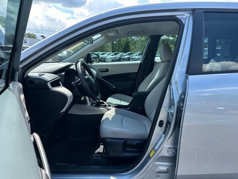 Used 2025 Toyota Corolla Cross L FWD image 9