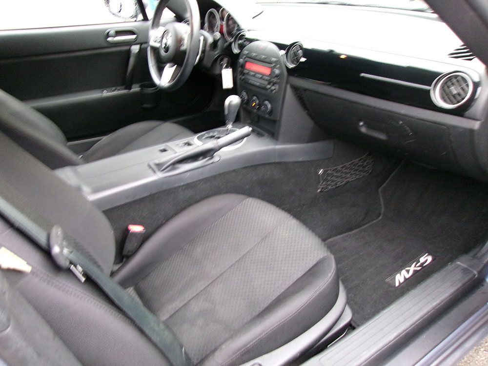 Used 2006 MAZDA MX-5 Miata Sport RWD image 11