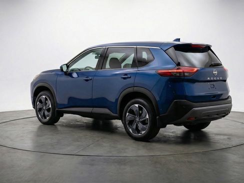 Used 2025 Nissan Rogue SV image 6