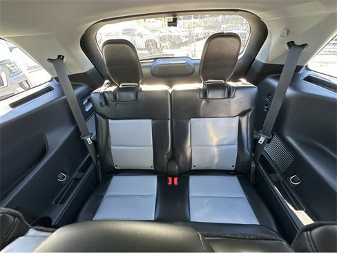 Used 2022 Ford Explorer XLT w/ Equipment Group 202A image 4