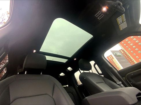 Used 2025 Land Rover Defender 110 X-Dynamic SE image 14
