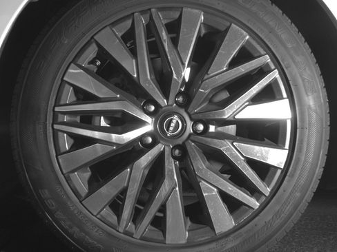 Used 2025 Nissan Altima 2.5 SV image 12