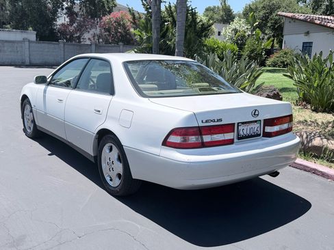 Used 2001 Lexus ES 330 FWD image 3