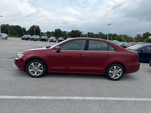 Used 2016 Volkswagen Jetta SE FWD image 2