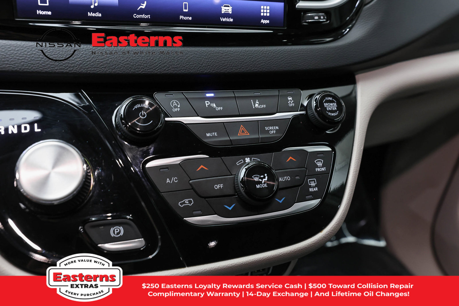 Used 2024 Chrysler Pacifica Touring-L FWD image 18