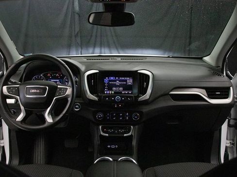 Used 2024 GMC Terrain SLE image 21
