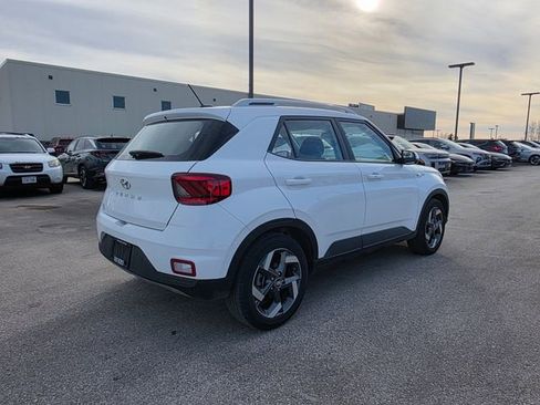 Certified 2025 Hyundai Venue SEL image 5