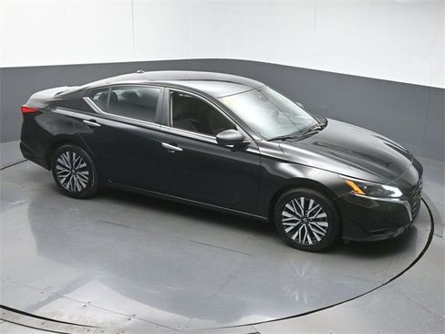 Used 2024 Nissan Altima 2.5 SV image 38