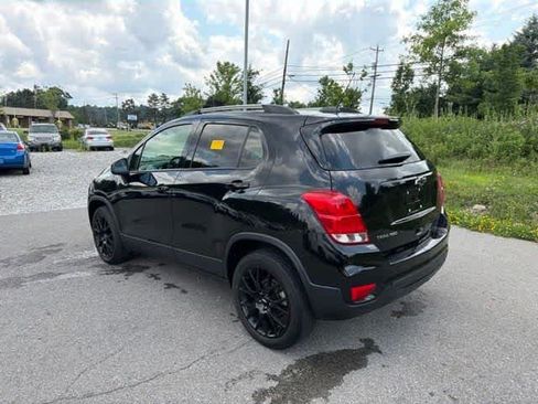 Used 2022 Chevrolet Trax LT w/ Premium Seat Package AWD/4WD image 13