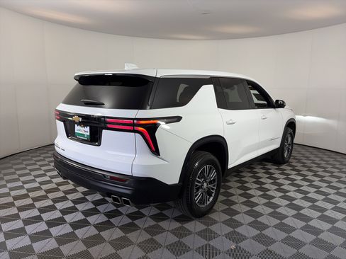 Used 2024 Chevrolet Traverse LS AWD/4WD image 11