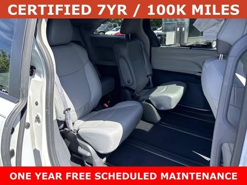 Used 2024 Toyota Sienna XLE w/ XLE Plus Package FWD image 11