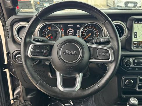 Used 2018 Jeep Wrangler Unlimited Sahara AWD/4WD image 21