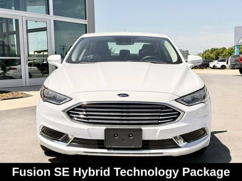 Used 2018 Ford Fusion SE w/ Equipment Group 602A FWD image 3