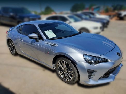 Used 2017 Toyota 86 image 9