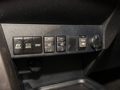 Used 2016 Toyota RAV4 Limited image 15