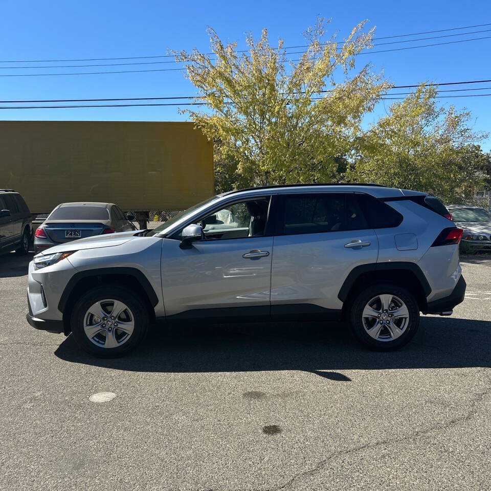 Used 2025 Toyota RAV4 XLE w/ Convenience Package FWD image 6