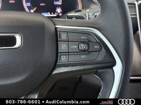 Used 2025 Jeep Grand Cherokee L Laredo RWD image 29