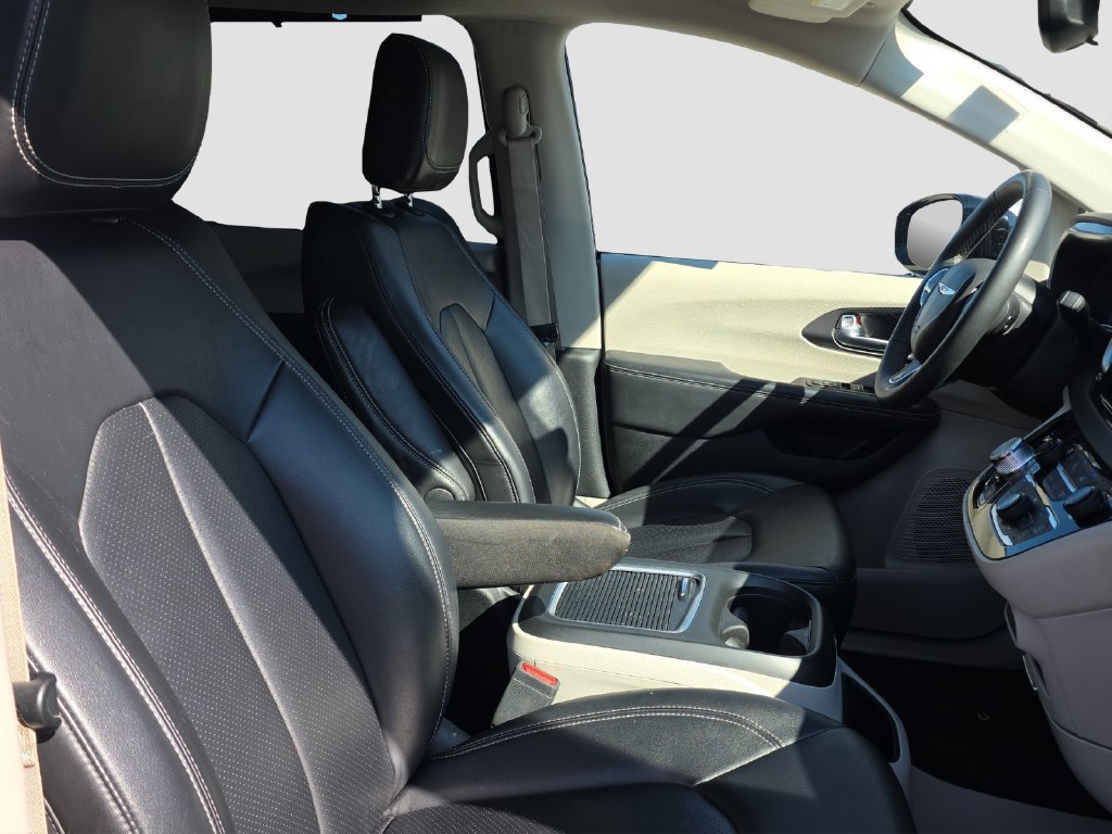 Used 2024 Chrysler Pacifica Touring-L FWD image 20