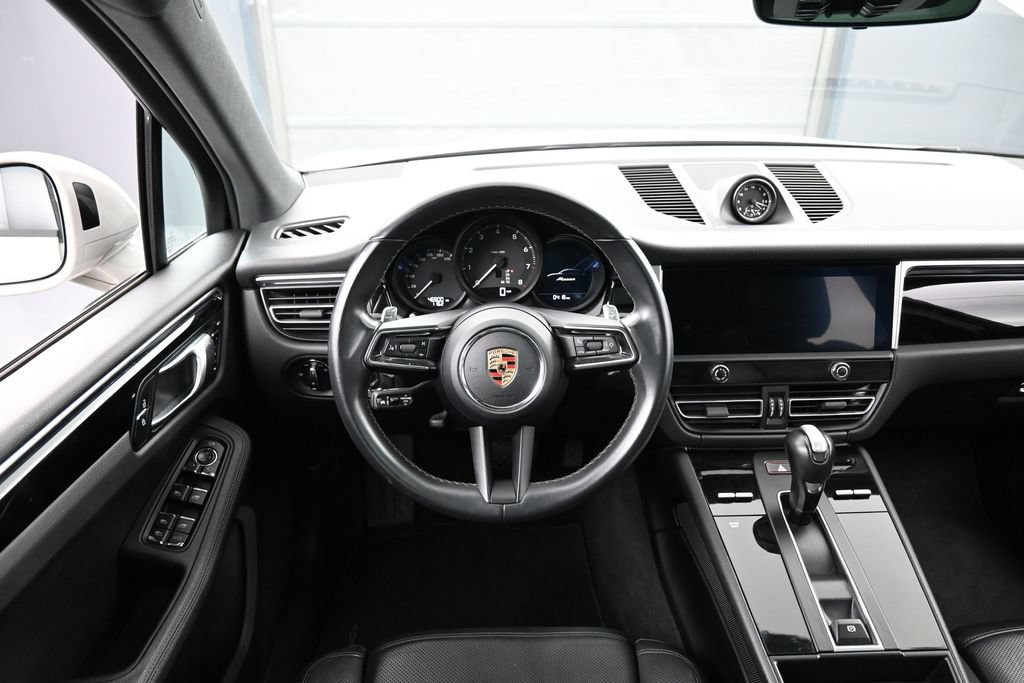 Certified 2023 Porsche Macan Turbo AWD/4WD image 18