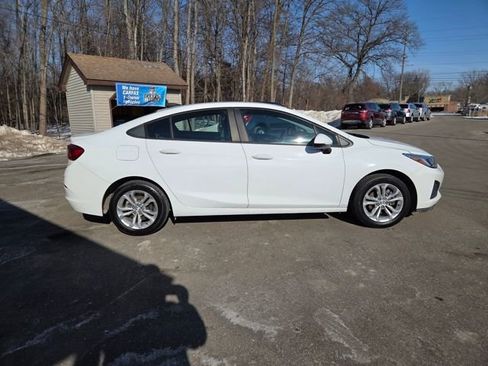 Used 2019 Chevrolet Cruze LS w/ LS Convenience Package FWD image 7