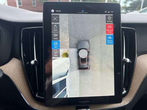 New 2026 Volvo XC60 B5 Plus w/ Protection Package Premier image 20