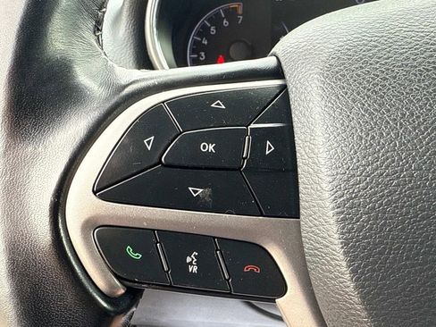 Used 2022 Jeep Grand Cherokee Laredo E image 19