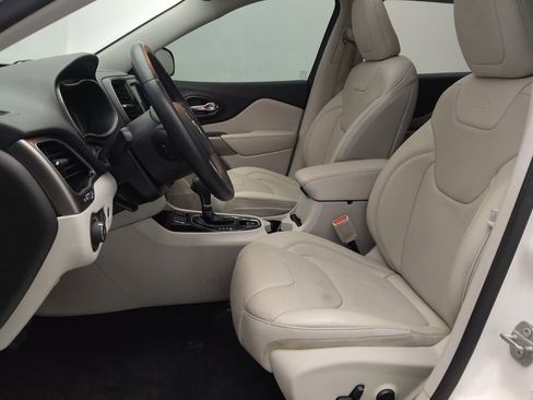 Used 2019 Jeep Cherokee Limited w/ Luxury Group FWD image 17