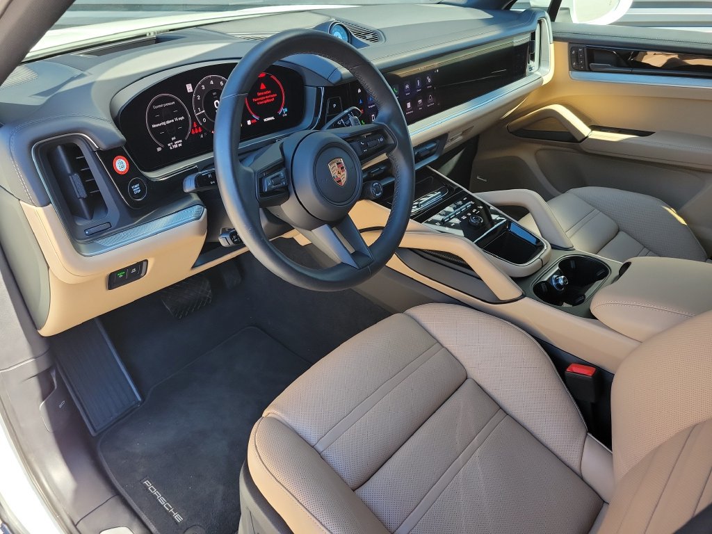 Certified 2026 Porsche Cayenne Coupe AWD/4WD image 4