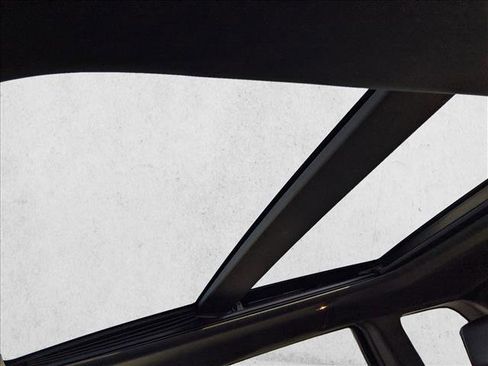 Used 2017 Jeep Grand Cherokee Overland image 15