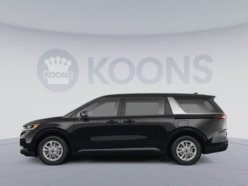 Used 2023 Kia Carnival LX FWD image 2