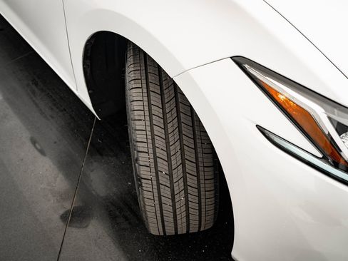 Certified 2025 Lexus ES 300h w/ Luxury Package image 50