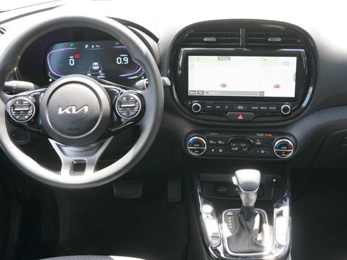 Used 2025 Kia Soul S FWD image 23