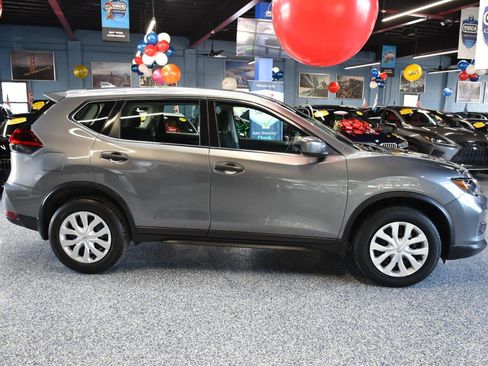 Used 2020 Nissan Rogue S image 2