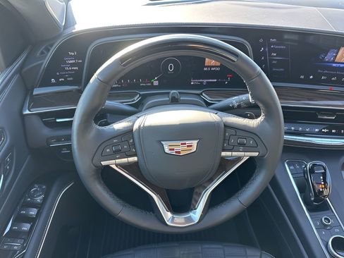 Used 2024 Cadillac Escalade ESV Premium Luxury Platinum image 18