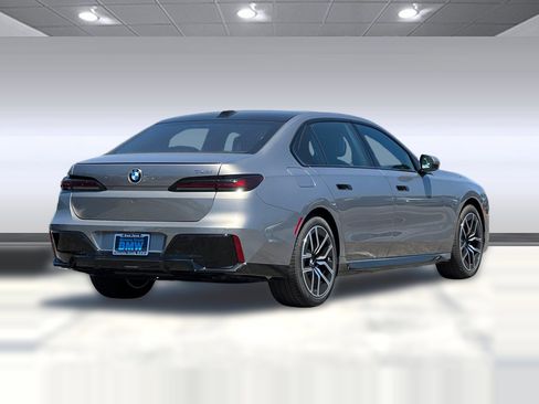 New 2025 BMW 740i image 8