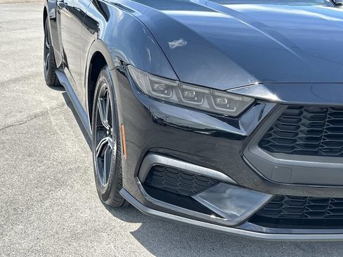Used 2025 Ford Mustang Coupe RWD image 13